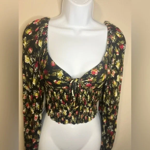 Urban Outfitters Cropped Floral Top Size Small - Picture 5 of 12